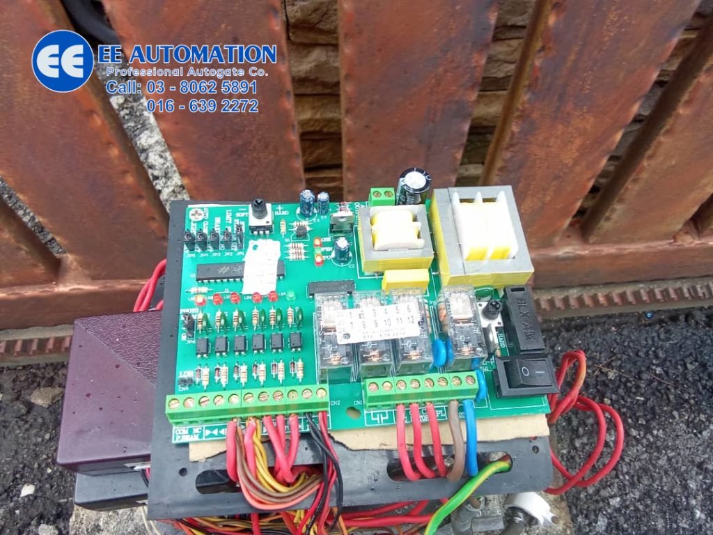 Baiki Sliding Autogate Board Gombak